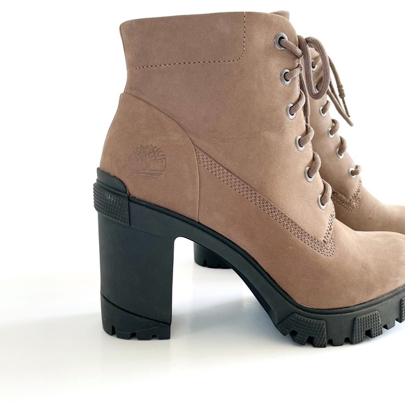 Timberland Women's Lana Point Lace Up Boots Taupe Nubuck Size 8.5